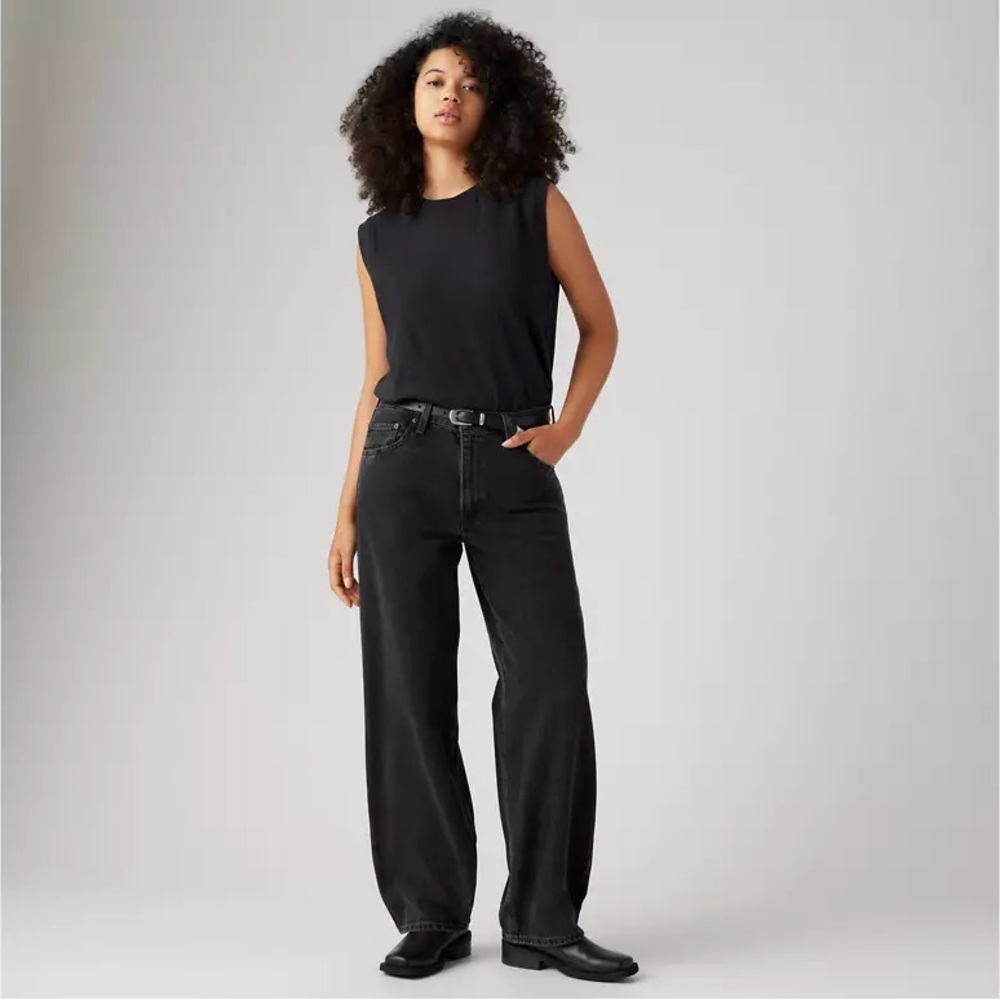 Levi baggy dad jeans (distressed knees)